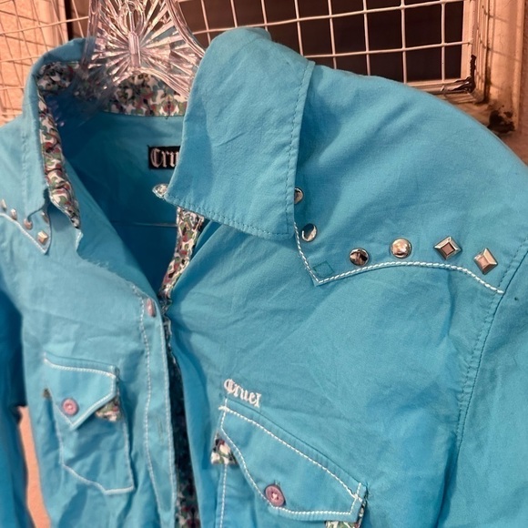CRUEL girl fitted turquoise button up shirt - Picture 3 of 8